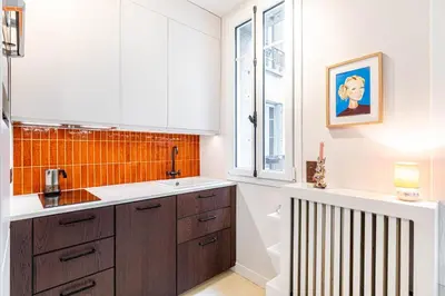 Cuisine ou kitchenette dans l'établissement GuestReady - Bright Apt near Sacré-Coeur