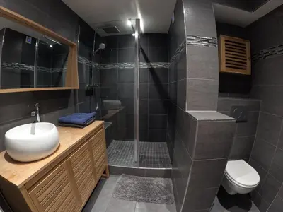 Salle de bains dans l'établissement Montrouge Superbe Appartement Proche Centre Paris 2 chambres