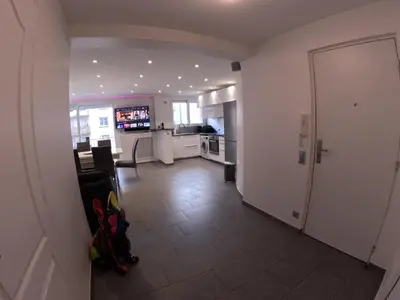 Télévision ou salle de divertissement dans l'établissement Montrouge Superbe Appartement Proche Centre Paris 2 chambres