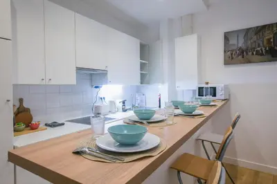 Cuisine ou kitchenette dans l'établissement Warm 2 bedrooms apartement - c38