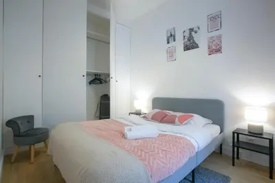 Un ou plusieurs lits dans un hébergement de l'établissement Warm 2 bedrooms apartement - c38