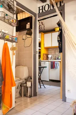 Cuisine ou kitchenette dans l'établissement Cozy Studio Near The Canal Saint Martin