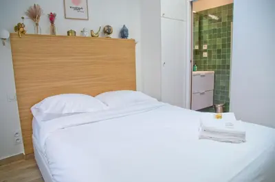 Un ou plusieurs lits dans un hébergement de l'établissement Constance - Heritage Suite Saint-Germain Courtyard Hideaway