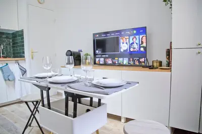 Cuisine ou kitchenette dans l'établissement Constance - Heritage Suite Saint-Germain Courtyard Hideaway