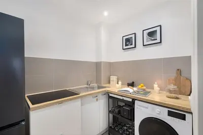 Cuisine ou kitchenette dans l'établissement Brenne - 1 chambre à Montorgueil