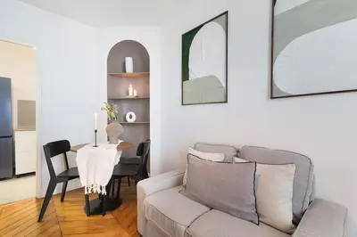 Coin salon dans l'établissement Brenne - 1 chambre à Montorgueil