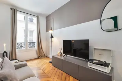 Télévision ou salle de divertissement dans l'établissement Brenne - 1 chambre à Montorgueil