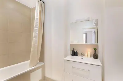 Salle de bains dans l'établissement Brenne - 1 chambre à Montorgueil