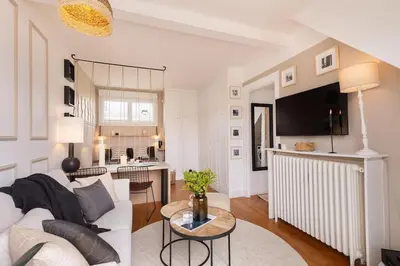 Cuisine ou kitchenette dans l'établissement Amalfi - Studio et terrace à Auteuil