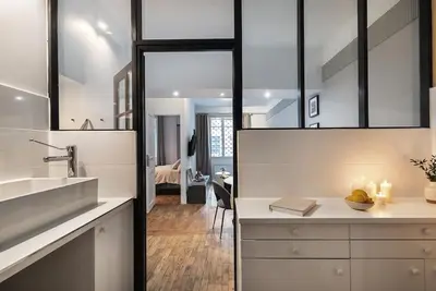 Salle de bains dans l'établissement Loches - 1 chambre à Mouffetard