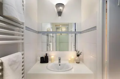Salle de bains dans l'établissement Loches - 1 chambre à Mouffetard