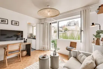 Télévision ou salle de divertissement dans l'établissement Marini - Studio à Auteuil