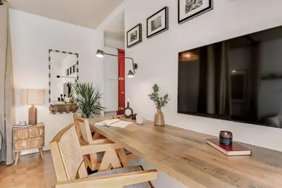 Télévision ou salle de divertissement dans l'établissement Marini - Studio à Auteuil
