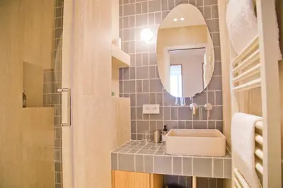 Salle de bains dans l'établissement Lola - Design 2BR Suite Mouffetard Pantheon