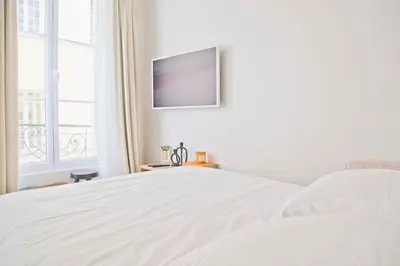 Un ou plusieurs lits dans un hébergement de l'établissement Margot - Luxury 2BR Mouffetard Historic Heights