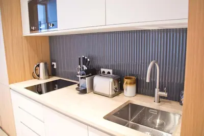 Cuisine ou kitchenette dans l'établissement Margot - Luxury 2BR Mouffetard Historic Heights