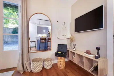 Télévision ou salle de divertissement dans l'établissement Mulini - 1 chambre à Saint-Germain-Des-Prés