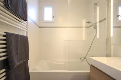 Salle de bains dans l'établissement Centre Malakoff, Bel Appartement meublé à 500 mètres du Métro Ligne 13