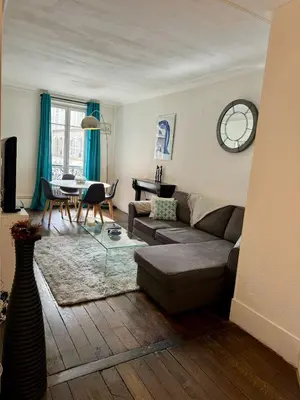 Coin salon dans l'établissement Paris - Appartement 50m2 - Tour Eiffel