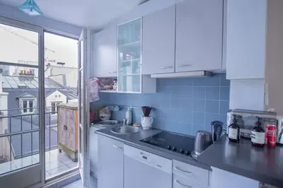 Cuisine ou kitchenette dans l'établissement Amazing flat 3 bedrooms Notre Dame