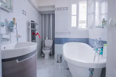 Salle de bains dans l'établissement Amazing flat 3 bedrooms Notre Dame