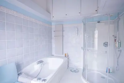 Salle de bains dans l'établissement Amazing flat 3 bedrooms Notre Dame