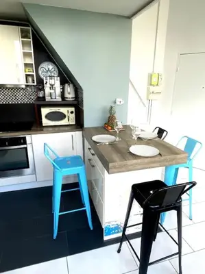 Cuisine ou kitchenette dans l'établissement The Artist