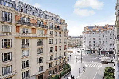 Vue générale sur Paris ou vue de la ville depuis l'appartement
