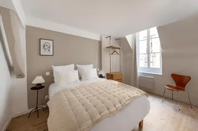 Un ou plusieurs lits dans un hébergement de l'établissement Appartement luxueux au cœur de Saint Germain des Prés