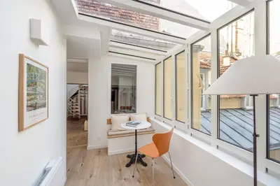 Coin salon dans l'établissement Appartement luxueux au cœur de Saint Germain des Prés
