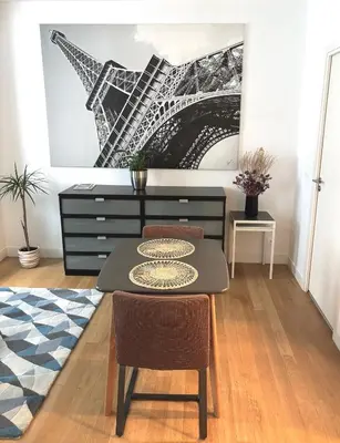 Coin salon dans l'établissement Marais Modern & Spacious Studio