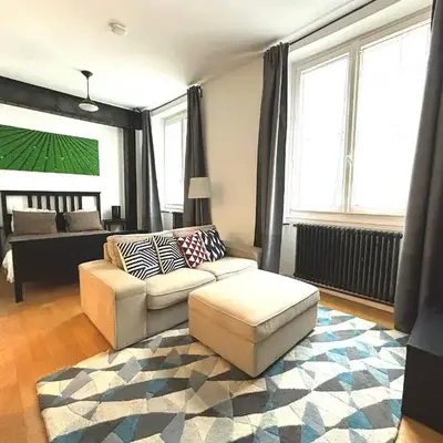 Marais Modern & Spacious Studio