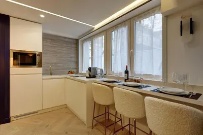 Cuisine ou kitchenette dans l'établissement 369 Suite Fondary 5 - Superb apartment in Paris