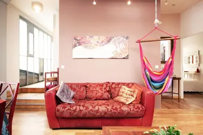 Coin salon dans l'établissement Exotic Loft in Montmartre + terrace !
