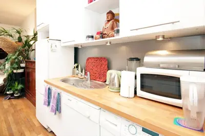 Cuisine ou kitchenette dans l'établissement Exotic Loft in Montmartre + terrace !
