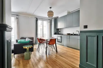 Cuisine ou kitchenette dans l'établissement GuestReady - Gateway to Parisian Delight