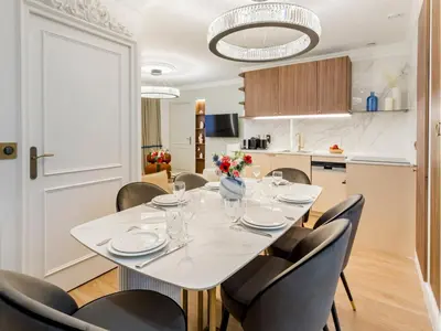 Cuisine ou kitchenette dans l'établissement Merveil - Luxury Suite - Marais - Lenoir I
