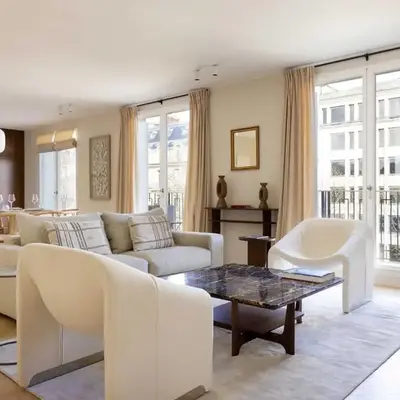 Spacious & Modern Property - Eiffel Tower