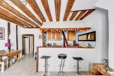 Cuisine ou kitchenette dans l'établissement Appartement charmant, atypique et central !