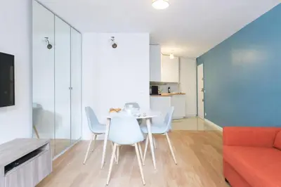Cuisine ou kitchenette dans l'établissement Parisian Charm Studio - Ideal Stay for 3 Guests