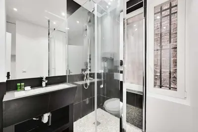 Salle de bains dans l'établissement Renovated and modern 4BD for 12 guests