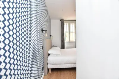 Un ou plusieurs lits dans un hébergement de l'établissement Renovated 2BD apartment in Parc Belleville