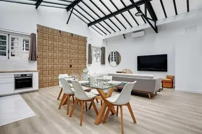 Télévision ou salle de divertissement dans l'établissement Magnificent loft Porte Versailles & Champs de Mars