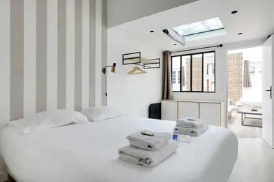 Un ou plusieurs lits dans un hébergement de l'établissement Magnificent loft Porte Versailles & Champs de Mars