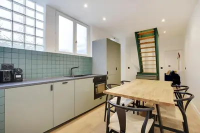 Cuisine ou kitchenette dans l'établissement Place d'Italie Modern & Renovated 3BD for 10guests