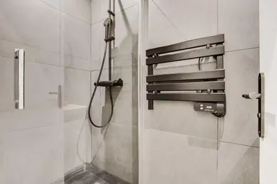 Salle de bains dans l'établissement Place d'Italie Modern & Renovated 3BD for 10guests