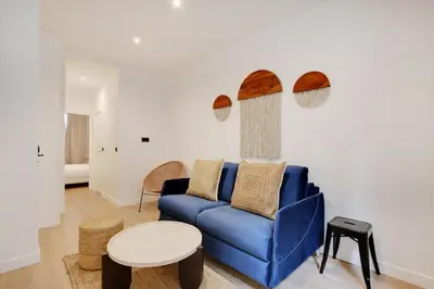Coin salon dans l'établissement Place d'Italie Modern & Renovated 3BD for 10guests