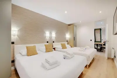 Un ou plusieurs lits dans un hébergement de l'établissement Place d'Italie Modern & Renovated 3BD for 10guests