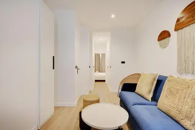 Coin salon dans l'établissement Place d'Italie Modern & Renovated 3BD for 10guests