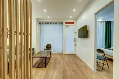 Télévision ou salle de divertissement dans l'établissement Modern and renovated apartment next to Sacré-Coeur